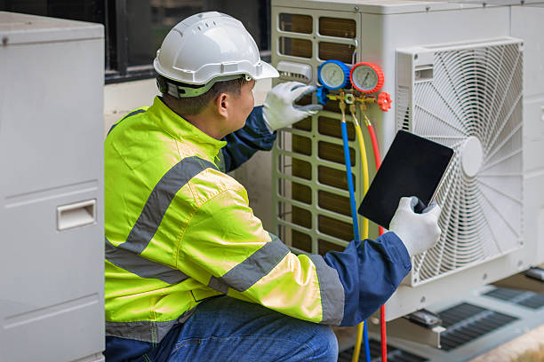 Professional Hvac technician working in Bryant, IN